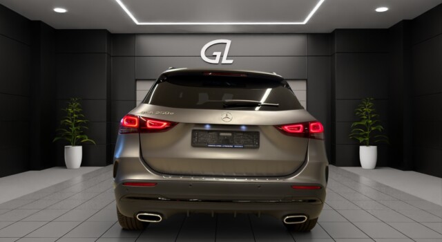 MERCEDES-BENZ GLA 250 e AMG Line 8G-DCT