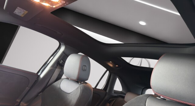 MERCEDES-BENZ GLA 200 7G-DCT