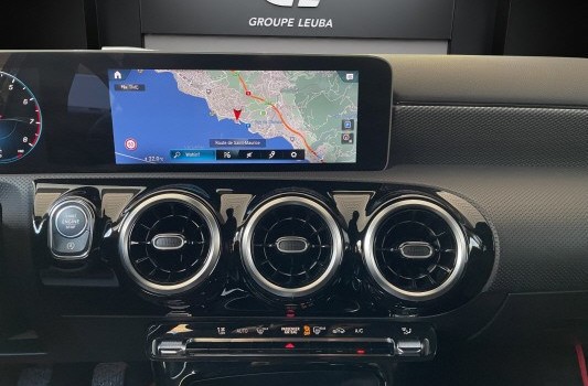 MERCEDES-BENZ A 200 Progressive