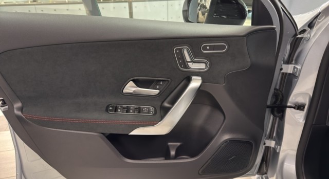 MERCEDES-BENZ A 220 4Matic 8G-DCT