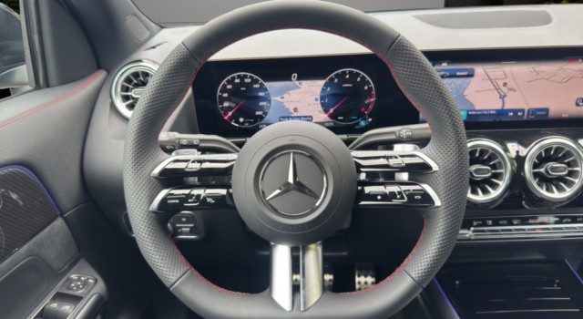 MERCEDES-BENZ GLA 200 Night Star 7G-DCT