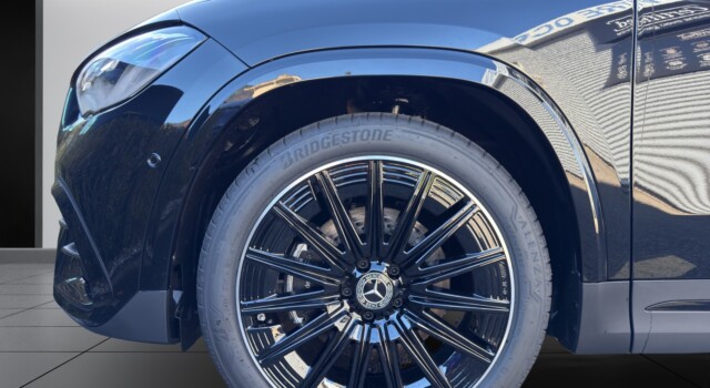 MERCEDES-BENZ GLA 200 7G-DCT