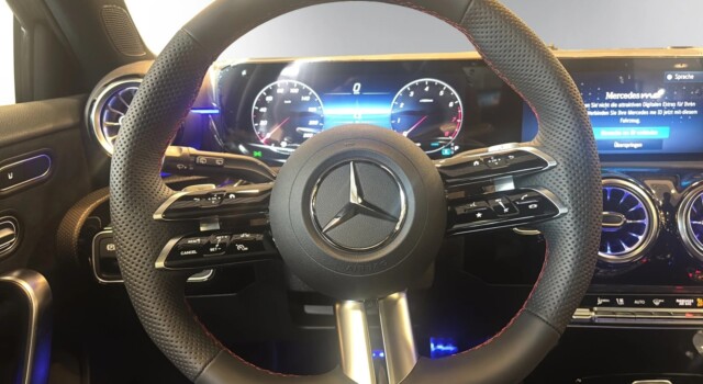 MERCEDES-BENZ A 200 Night Star 7G-DCT