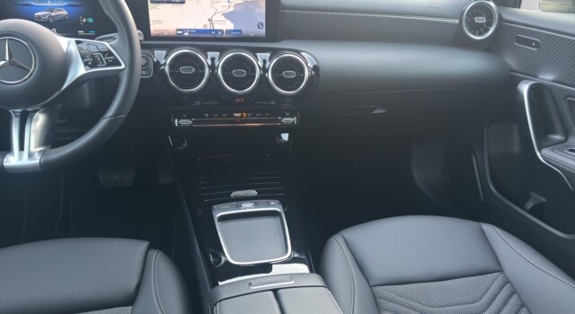 MERCEDES-BENZ A 180 Progressive