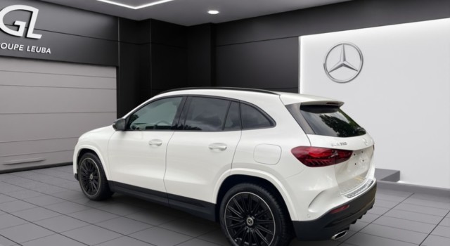 MERCEDES-BENZ GLA 220 4Matic 8G-DCT