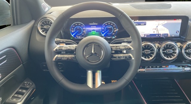 MERCEDES-BENZ EQA 350 66,5 kWh 4Matic Excellence