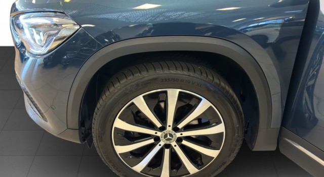 MERCEDES-BENZ GLA 180 Progressive 7G-D