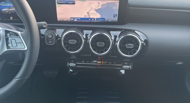 MERCEDES-BENZ A 180 Progressive