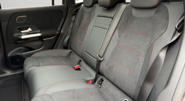 MERCEDES-BENZ EQA 350 66,5 kWh 4Matic Excellence