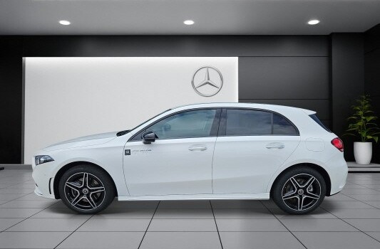 MERCEDES-BENZ A 250 e AMG Line