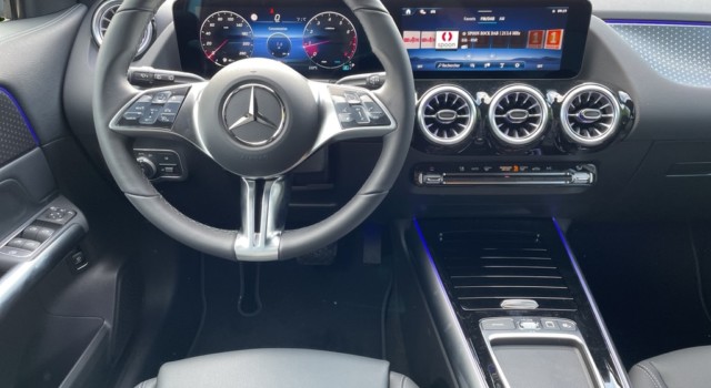 MERCEDES-BENZ GLA 200 Night Star 7G-DCT