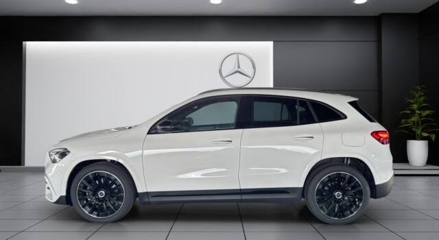 MERCEDES-BENZ GLA 200 Night Star 7G-DCT