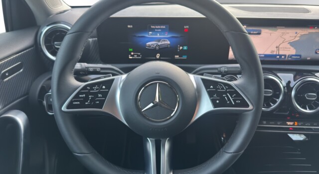 MERCEDES-BENZ A 180 Progressive