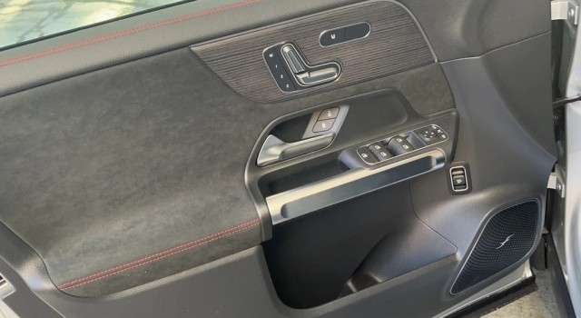 MERCEDES-BENZ EQB 350 66,5 kWh 4Matic Swiss Star