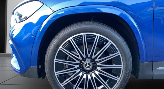 MERCEDES-BENZ GLA 200 7G-DCT