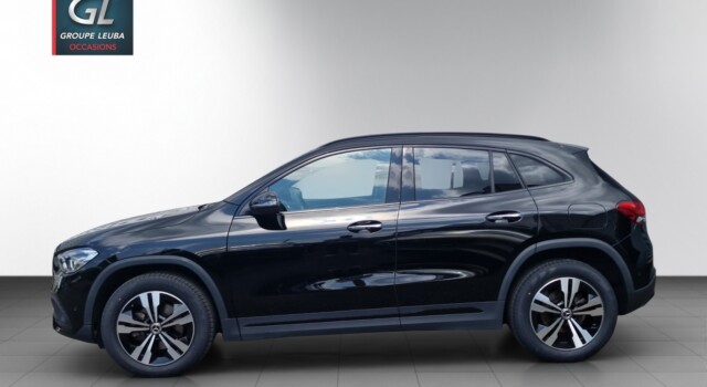 MERCEDES-BENZ GLA 180 d Progressive 8G-D