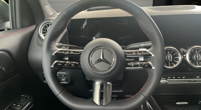 MERCEDES-BENZ GLA 250 4Matic 8G-DCT Swiss Star