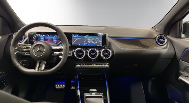 MERCEDES-BENZ GLA 200 Night Star 7G-DCT