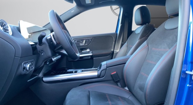 MERCEDES-BENZ GLA 200 7G-DCT