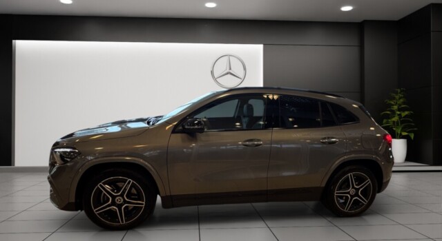 MERCEDES-BENZ GLA 200 Night Star 7G-DCT