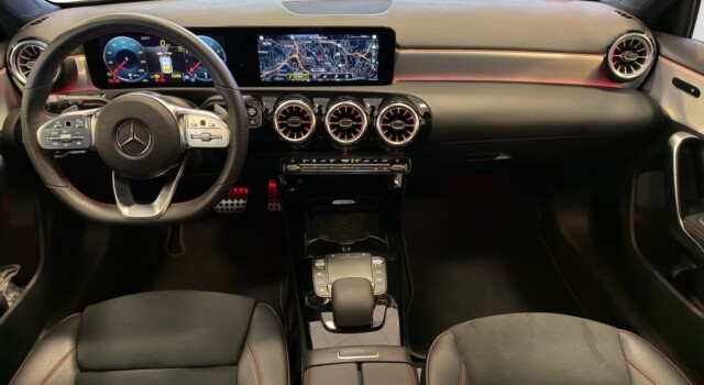 MERCEDES-BENZ A 250 AMG Line 4Matic