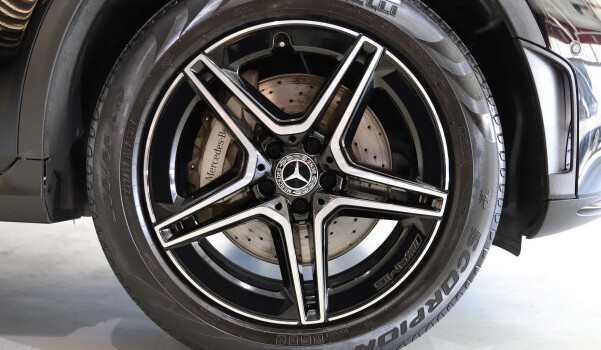 MERCEDES-BENZ GLC 200 AMG Line 4Matic 9G-Tronic