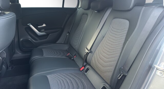 MERCEDES-BENZ A 180 Progressive