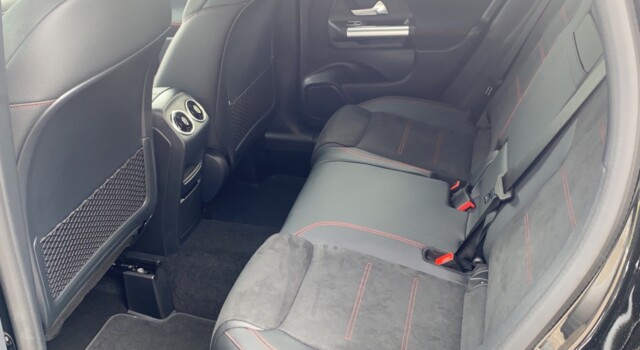 MERCEDES-BENZ GLA 200 7G-DCT