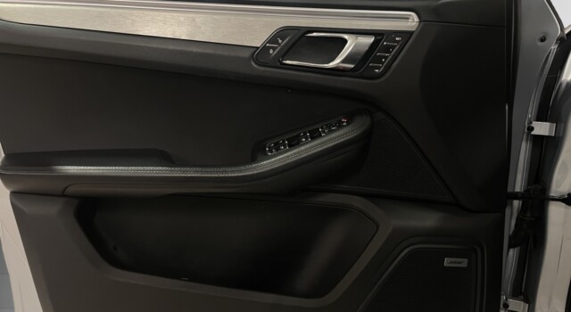 PORSCHE MACAN Turbo Performance