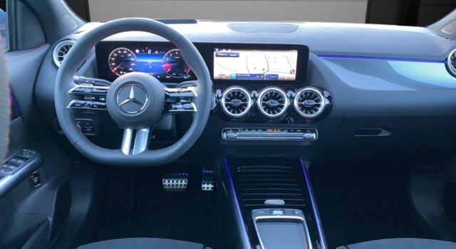 MERCEDES-BENZ GLA 200 7G-DCT