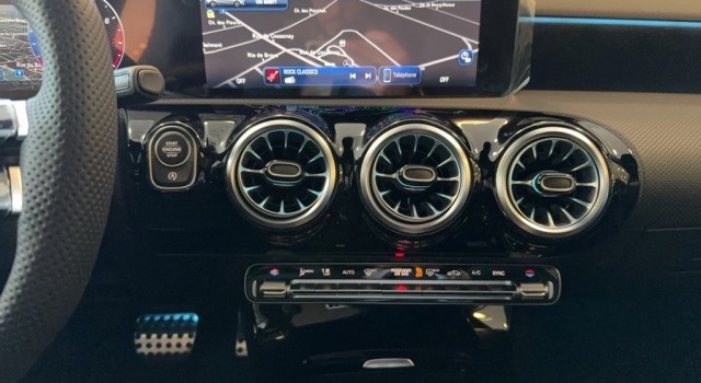 MERCEDES-BENZ A 200 Night Star 7G-DCT