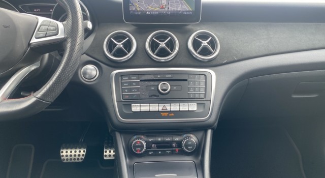 MERCEDES-BENZ CLA 200 AMG Line