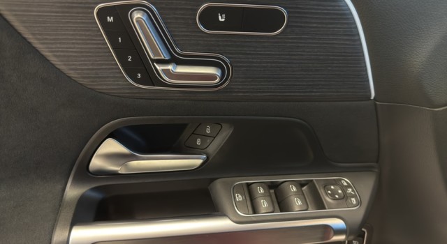 MERCEDES-BENZ EQB 350 66,5 kWh 4Matic Swiss Star