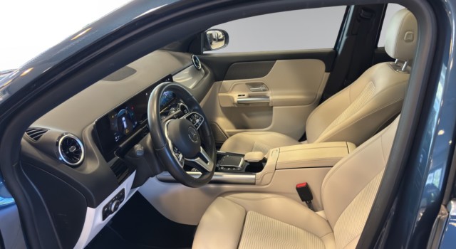 MERCEDES-BENZ GLA 180 Progressive 7G-D