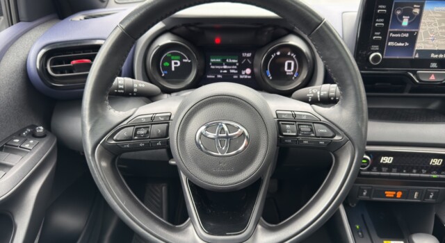 TOYOTA YARIS 1.5 Pop e-CVT Pop