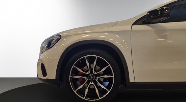 MERCEDES-BENZ GLA 200 Night Star