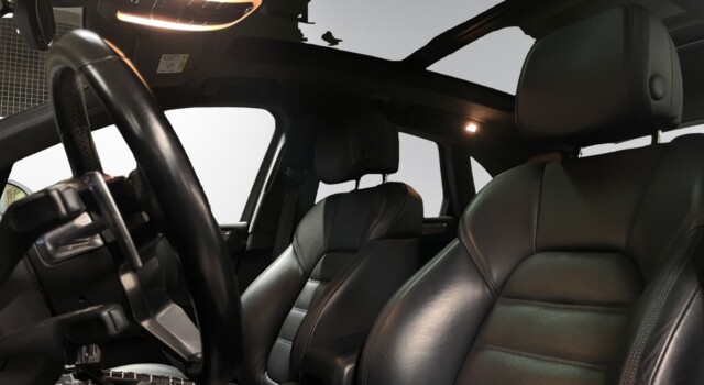 PORSCHE MACAN Turbo Performance