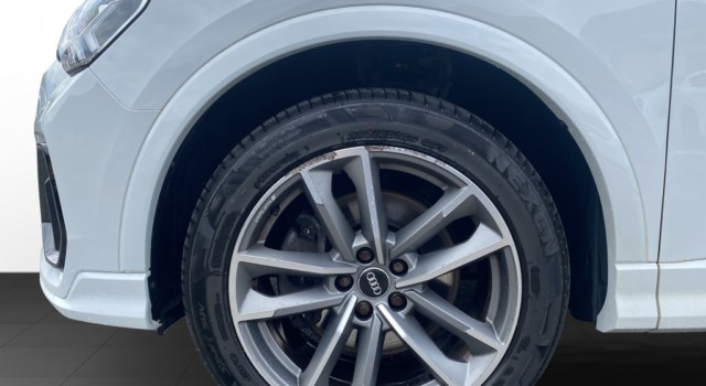 AUDI Q3 40 TDI S line Attr qu