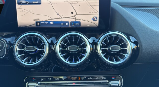 MERCEDES-BENZ GLA 200 7G-DCT