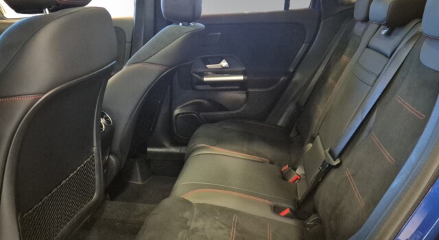 MERCEDES-BENZ GLA 200 7G-DCT