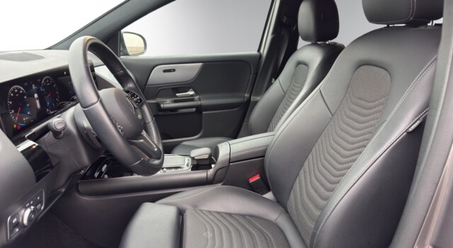 MERCEDES-BENZ GLA 250 AMG Line 4Matic