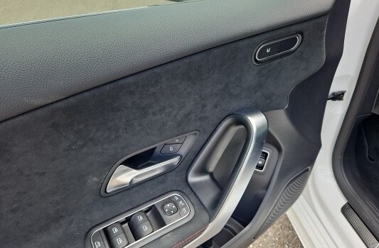 MERCEDES-BENZ A 250 e AMG Line