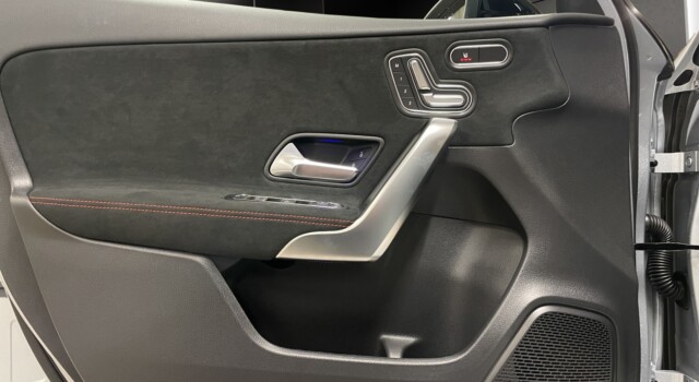 MERCEDES-BENZ A 200 Night Star 7G-DCT