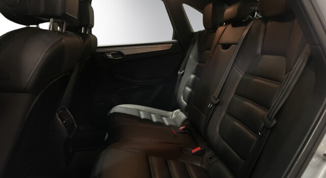 PORSCHE MACAN Turbo Performance