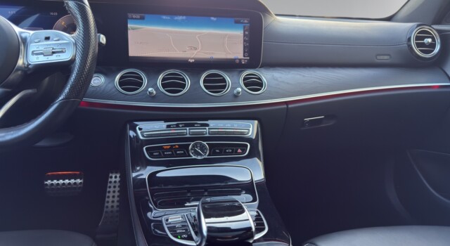 MERCEDES-BENZ E 220 d Swiss Star AMG 4M