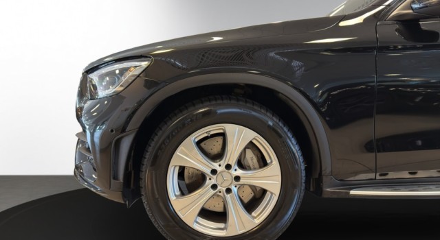 MERCEDES-BENZ GLC 300 AMG Line 4Matic