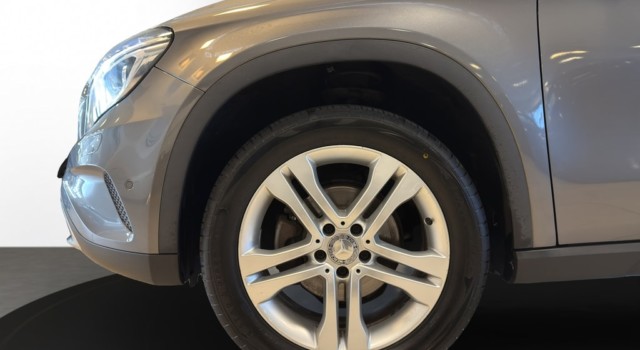 MERCEDES-BENZ GLA 180 Urban