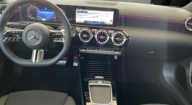 MERCEDES-BENZ A 220 4Matic 8G-DCT