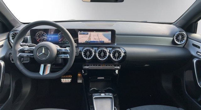 MERCEDES-BENZ A 180 Night Star 7G-DCT