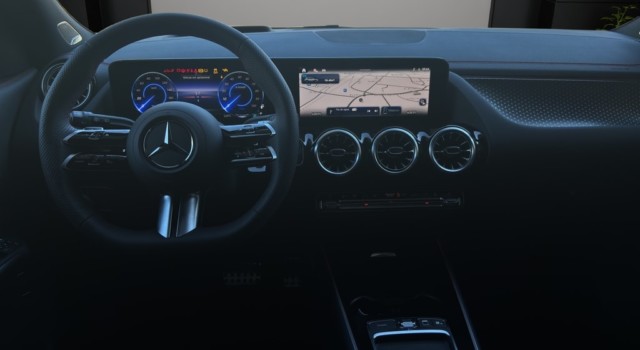 MERCEDES-BENZ EQA 350 66,5 kWh 4Matic Excellence